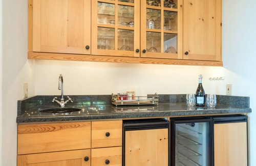 Mountain Village House | MOUNTAIN MELODY- A Luxury Music Paradise, On Elks Pond, Hot Tub, Oxygen Bar
