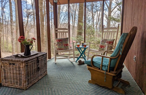 Cherokee Cabin | Mountain Melody is Your basecamp near the Great Smoky Mountain National Park.