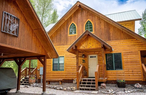 Lake City House | Mountain Memories - Riverfront Log Cabin, Immaculate, Beautifully Furnished, Blocks From Town!