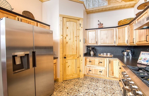 Maggie Valley Cabin | Mountain Memories Lodge, Views, Hot Tub, Pet Friendly, New Build, Two Masters