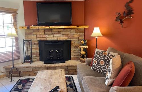 Red River House | Mountain Memories, Walk To Ski Area, Town, Fishing