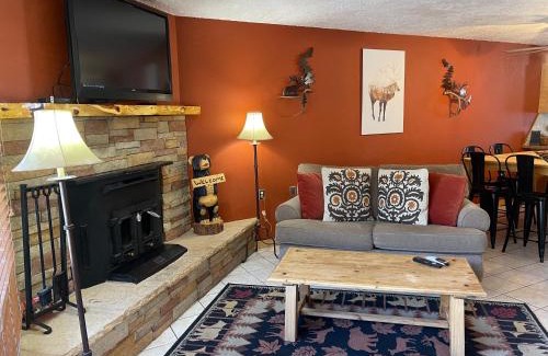 Red River House | Mountain Memories, Walk To Ski Area, Town, Fishing