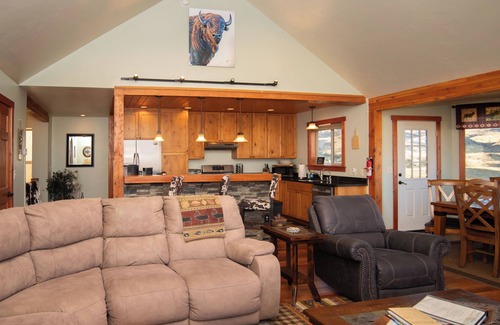 Emigrant House | Mountain Mirador Lodge | 4 Bed, 4 Bath