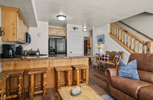 Eden Condo | Mountain Mischief MH409 | Ski Retreat | Hot Tub