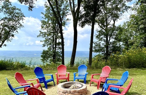 Mentone House | Mountain Mist Retreat - Sleep Up to 75 Guests