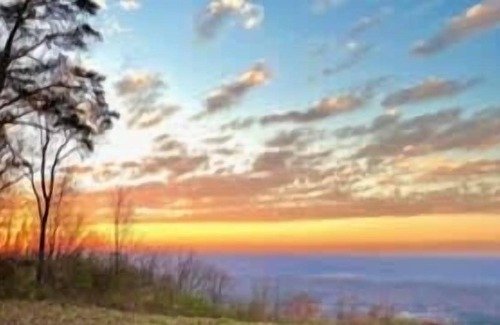 Mentone House | Mountain Mist Retreat - Sleep Up to 75 Guests