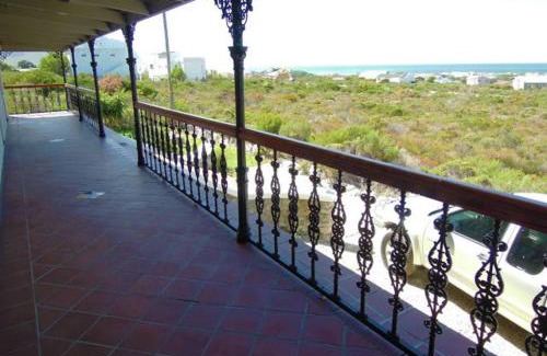 Betty's Bay House | Mountain Mist