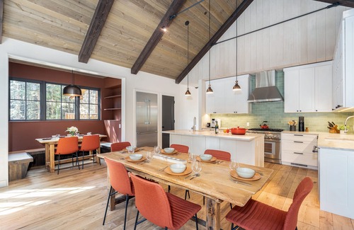 Mountain Village House | MOUNTAIN MODERN RUSTIC- Contemporary Elegance & Easy Walk-to-Ski Access
