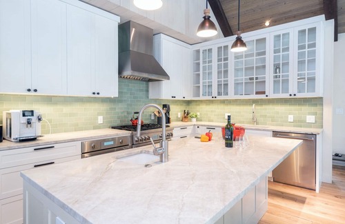 Mountain Village House | MOUNTAIN MODERN RUSTIC- Contemporary Elegance & Easy Walk-to-Ski Access