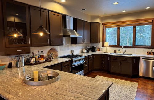 Breckenridge Cabin | Mountain Modern Lodge, Ski/Golf, Hot Tub, Pool Table, Foosball, Poker Table