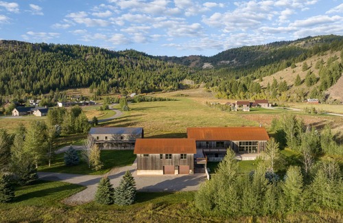 Sun Valley Apartment | MOUNTAIN MODERN NORTH KETCHUM/SUN VALLEY APARTMENT WITH DIRECT TRAIL ACCESS.