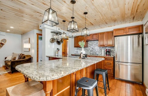 Vail Apartment | Mountain Modern w/Patio & Views