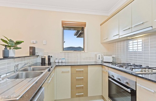 Westcourt Apartment | Mountain Panorama-9 Pools Gym BBQ