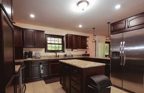 Spring Mills Cabin | Mountain Paradise, Wildlife, Hot Tub| Maple Hill Lodge