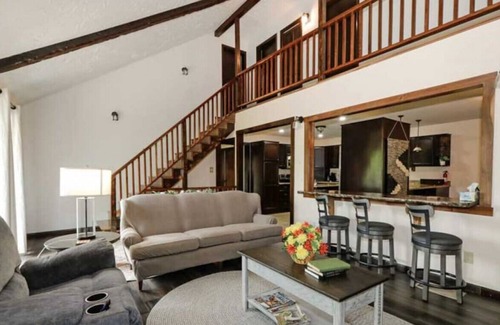 Spring Mills Cabin | Mountain Paradise, Wildlife, Hot Tub| Maple Hill Lodge