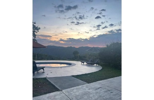 Carara House | Mountain Paradise with 9 Waterfalls & guest house