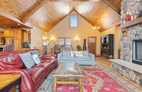 Boyne City House | Mountain Pass Lodge, Ski In/Ski Out, Sleeps 18, Hot Tub