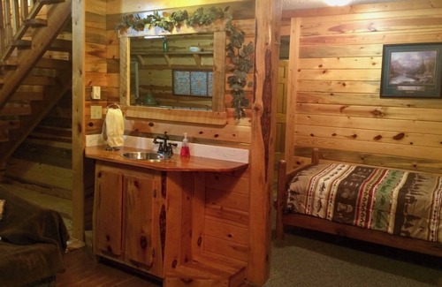Hill City Cabin | Mountain Peaks Inn, OLD BALDY MTN SUITE, Downtown Hill City