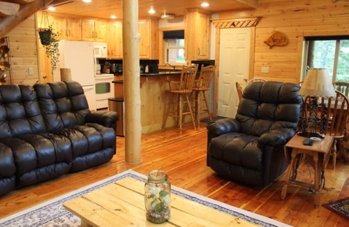 Rea Cabin | Mountain Pines Luxury Cabin 3 Bedrms+Hot Tub+WiFi
