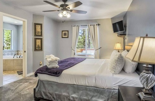 Woodland Park House | Mountain Resort Pikes Peak Views Minutes to Charis &AWM I Window AC I Fireplace