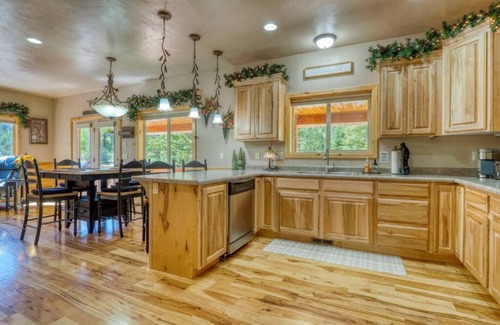Meadow View Heights Cabin | Mountain retreat in Duck Creek. Prime location.