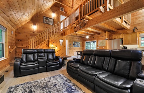Waynesville Cabin | Mountain Retreat-Authentic Log Cabin with a Jacuzzi and FirePit