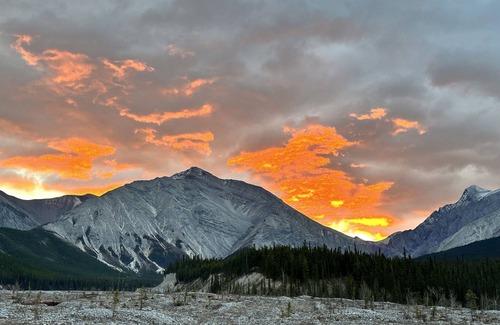 Toad River House | Mountain Retreat Cabin in Toad River BC