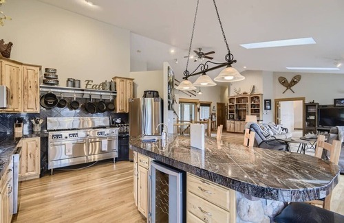 Black Hawk House | Mountain Retreat/Deck, Views/Sleeps 10