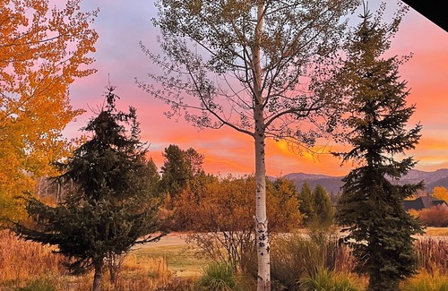 McCall House | Mountain Retreat-Golf Course-Payette Lake-Brundage-skiing-snowmobiling-Mt biking