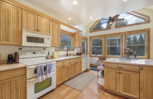 Estes Park House | Mountain Retreat on 10 Private Acres! Wildlife & Mountain Views! #22-ZONE3269