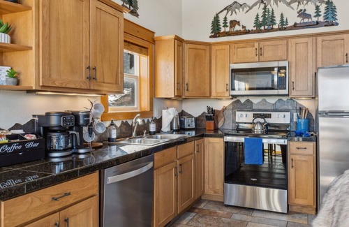 Estes Park House | Mountain Retreat: Private Hot Tub & Scenic Views