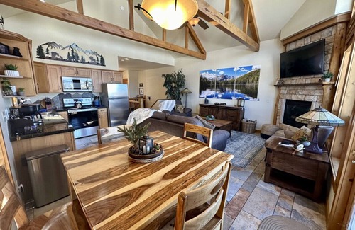 Estes Park House | Mountain Retreat: Private Hot Tub & Scenic Views