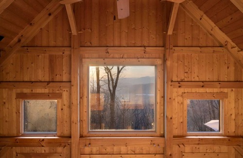 Swannanoa House | Mountain Retreat, Sunset Views, and 20 Minutes to Asheville!