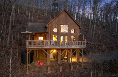 Swannanoa House | Mountain Retreat, Sunset Views, and 20 Minutes to Asheville!