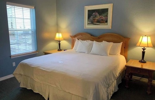 Branson Hotel | Mountain Retreat w/Jacuzzi Tub & Nature Views – Ideal for Recharging | 4 Units