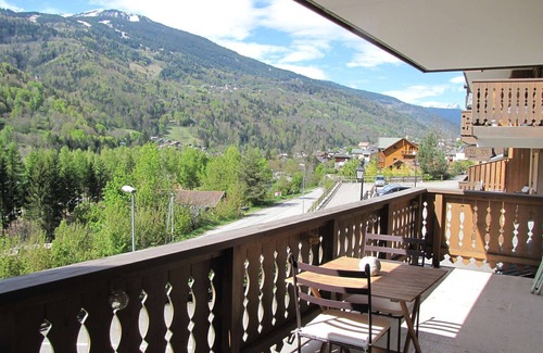Bozel Apartment | Mountain Retreat with South-Facing Balcony, Near Lake and Ski Shuttle