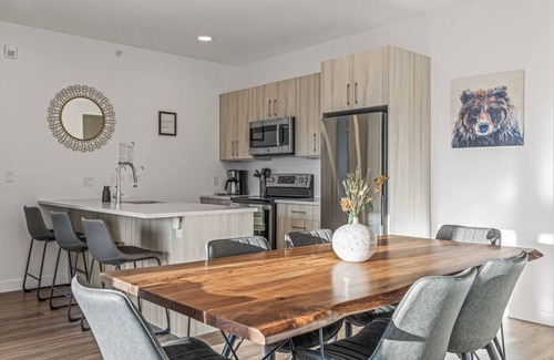 Golden Condo | Mountain & River View | 3BR Penthouse in Golden