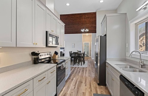 Sylva Condo | Mountain Sanctuary, Balcony, View, and Grill!