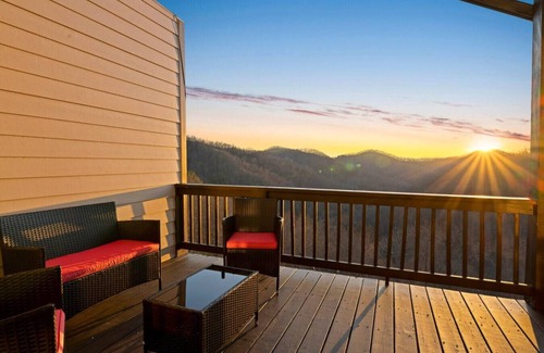 Sylva Condo | Mountain Stay, King Suite, Fireplace, and Mountain Views!