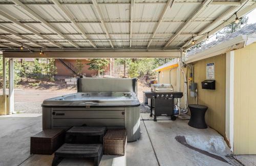 Cascade Hotel | Mountain Studio Cozy Escape with Stunning Views