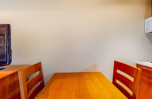 Whistler Village Apartment | Mountain studio with jetted tub & fireplace - walk to lifts - near golf