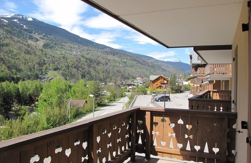 Bozel Apartment | Mountain Style Apartment with Large South-Facing Balcony