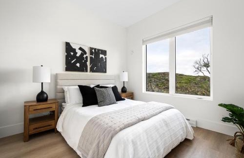 Regional District of Nanaimo House | Mountain Suite - Fully Equipped Kitchen - Ocean View Fire Pit - Heated Bathroom Floor - WD