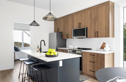 Regional District of Nanaimo House | Mountain Suite - Fully Equipped Kitchen - Ocean View Fire Pit - Heated Bathroom Floor - WD