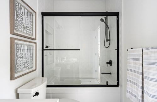 Regional District of Nanaimo House | Mountain Suite - Fully Equipped Kitchen - Ocean View Fire Pit - Heated Bathroom Floor - WD