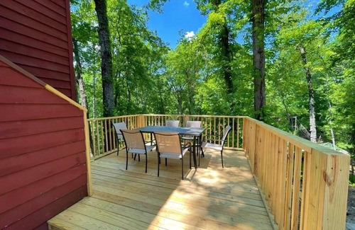 Bryson City Apartment | MOUNTAIN SUITE on the 1st floor of a 2 story Duplex