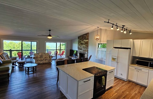 Cashiers Cabin | Mountain Sunrise Cabin near Cashiers with 2 story wrap- around deck & hot tub!