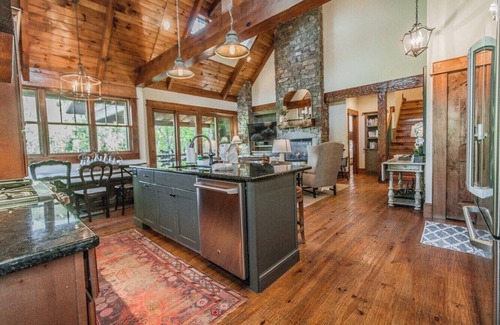 Boone House | 'Mountain Therapy' Luxury Cottage at the Blue Ridge Mountain Club w/Hot Tub