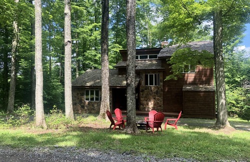 Timberline House | Mountain Time - Updated 3 bedroom home, walk to trails, horses, tennis, & more!