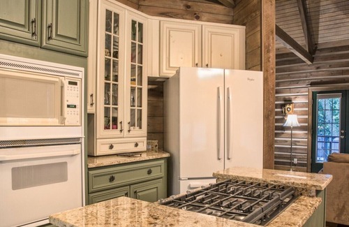 Lake Lure Cabin | Mountain Top Cabin in Lake Lure~Year Round Awesome Mountain/Sunset Views~Hot Tub